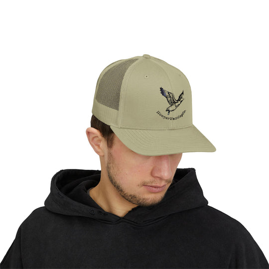 Vintage Style Snapback Trucker Cap with Bird Design - Perfect for Outdoor Adventures